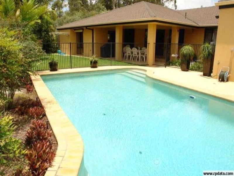 33 Petworth Court, Arundel QLD 4214