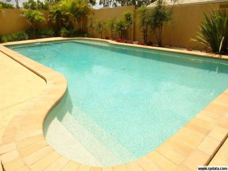 33 Petworth Court, Arundel QLD 4214