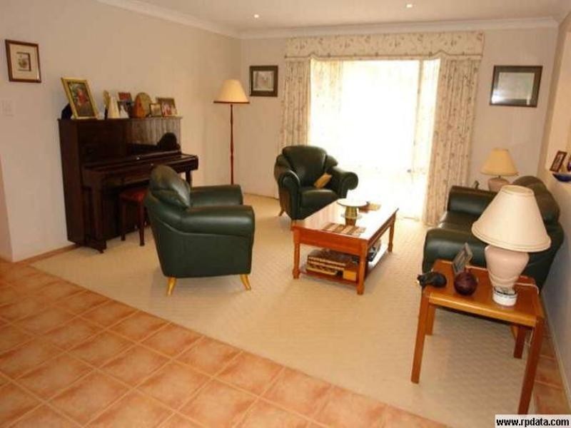 33 Petworth Court, Arundel QLD 4214