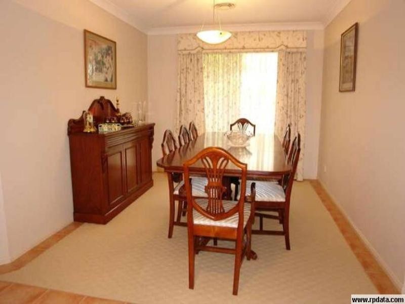 33 Petworth Court, Arundel QLD 4214