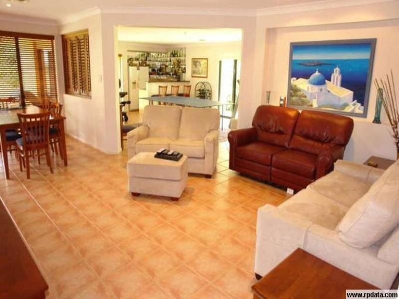 33 Petworth Court, Arundel QLD 4214