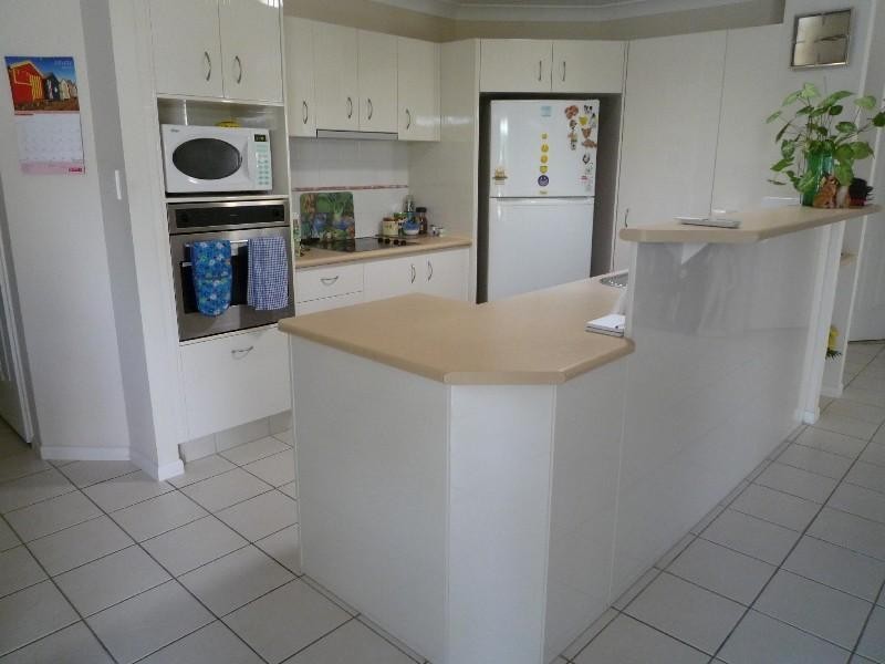 28 Leighanne Crescent, Arundel QLD 4214