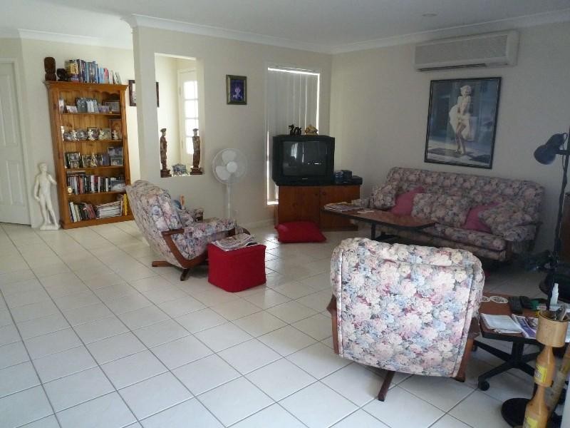 28 Leighanne Crescent, Arundel QLD 4214