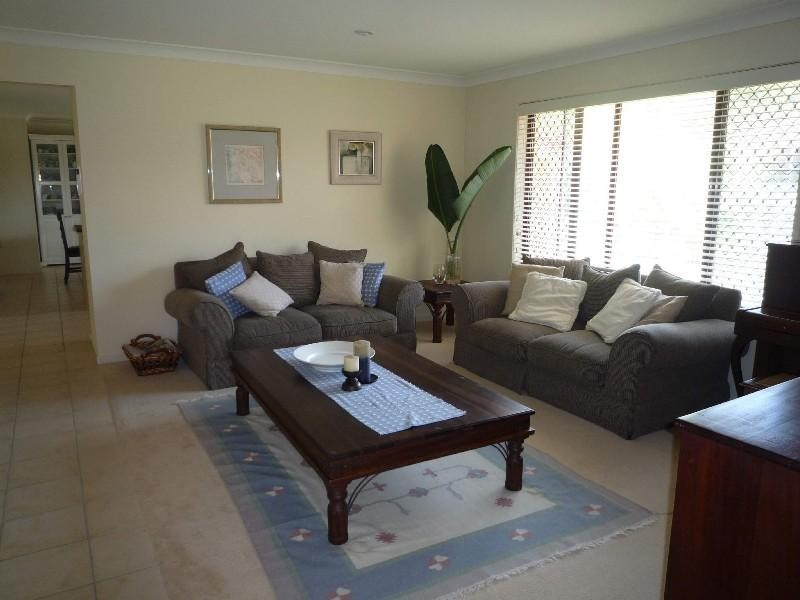 40 Nottinghill Gate Drive, Arundel QLD 4214