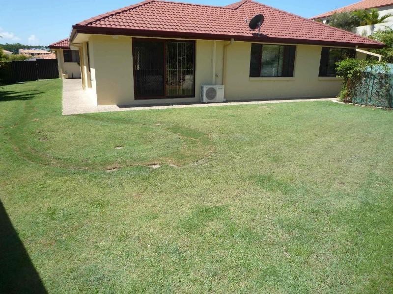 40 Nottinghill Gate Drive, Arundel QLD 4214