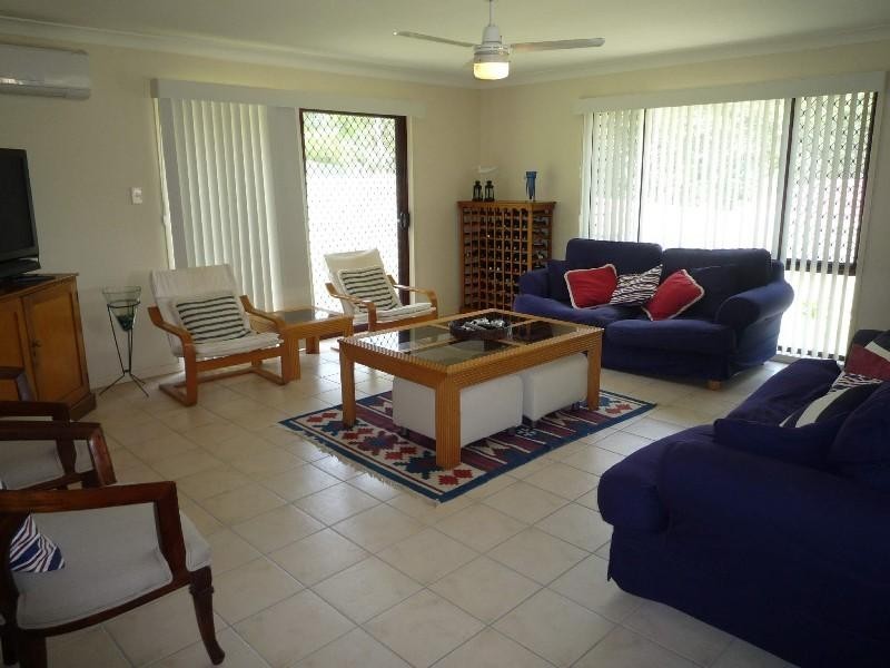 40 Nottinghill Gate Drive, Arundel QLD 4214
