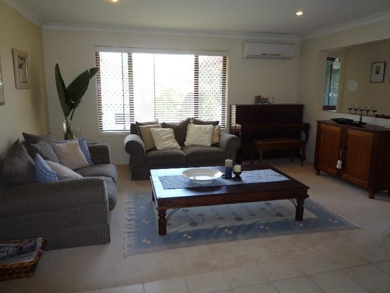 40 Nottinghill Gate Drive, Arundel QLD 4214