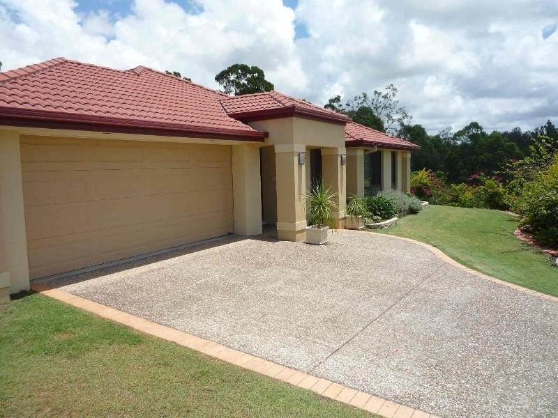 40 Nottinghill Gate Drive, Arundel QLD 4214