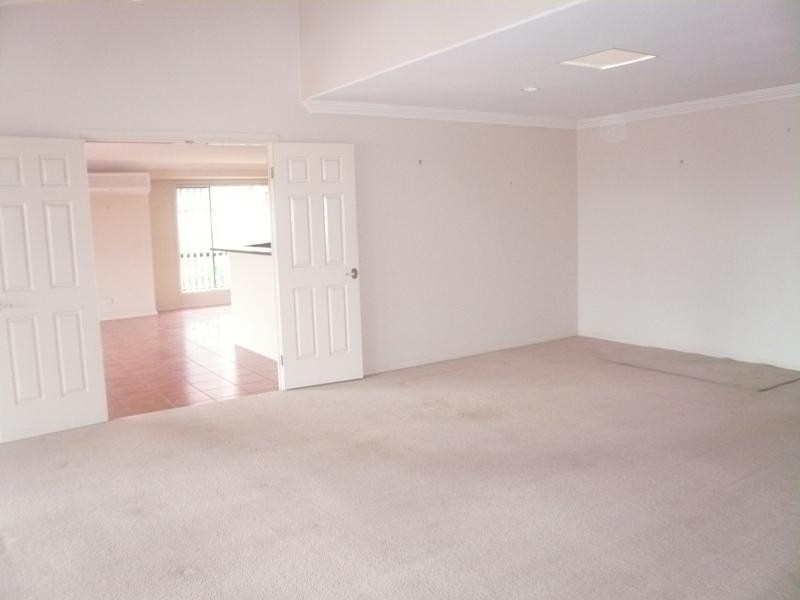 279 Napper Road, Arundel QLD 4214