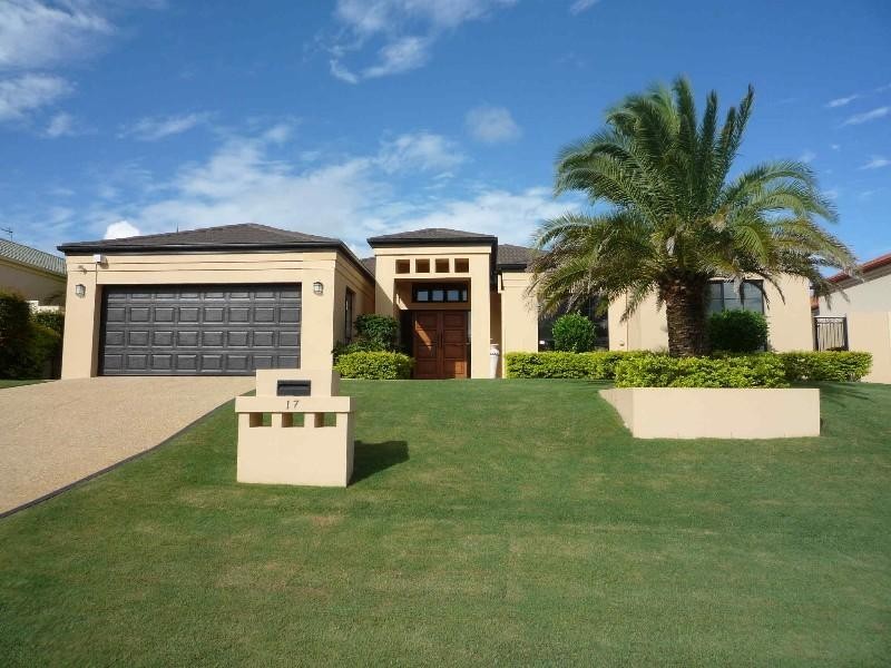 17 Nottinghill Gate Drive, Arundel QLD 4214