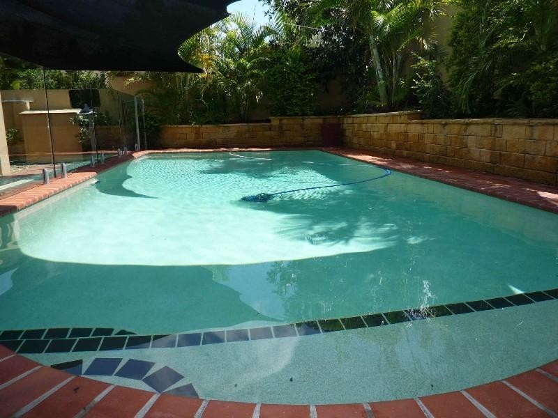 17 Nottinghill Gate Drive, Arundel QLD 4214