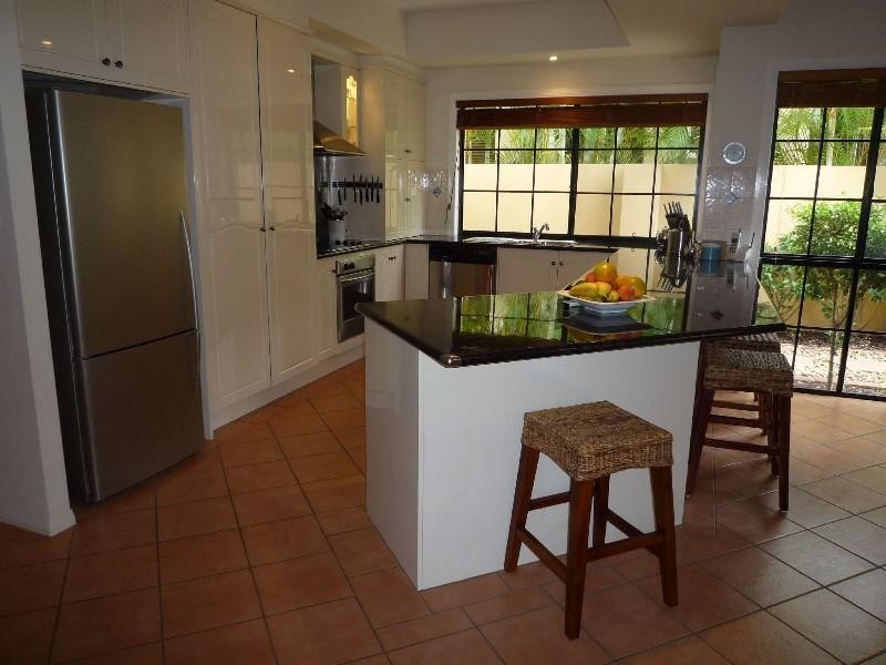 17 Nottinghill Gate Drive, Arundel QLD 4214