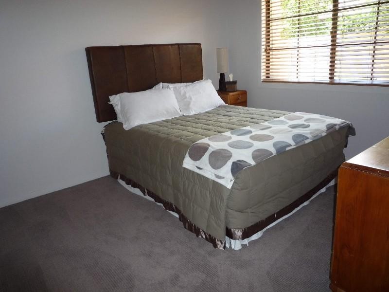 17 Nottinghill Gate Drive, Arundel QLD 4214