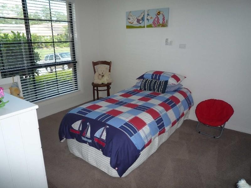 17 Nottinghill Gate Drive, Arundel QLD 4214