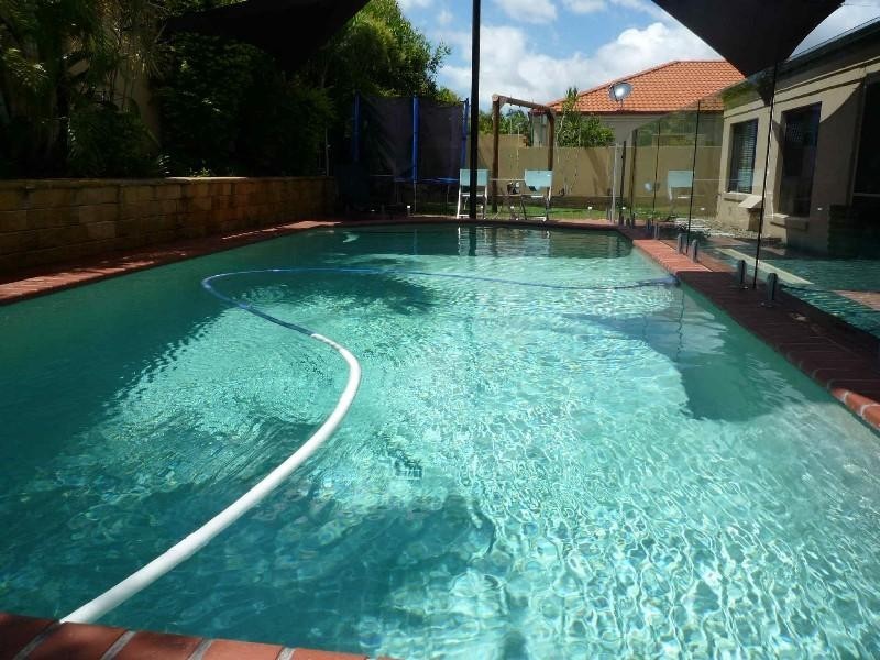 17 Nottinghill Gate Drive, Arundel QLD 4214