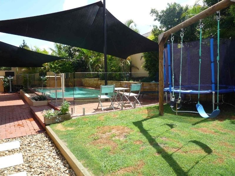 17 Nottinghill Gate Drive, Arundel QLD 4214