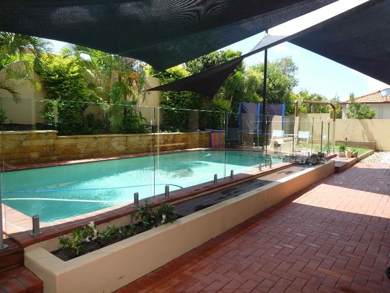 17 Nottinghill Gate Drive, Arundel QLD 4214