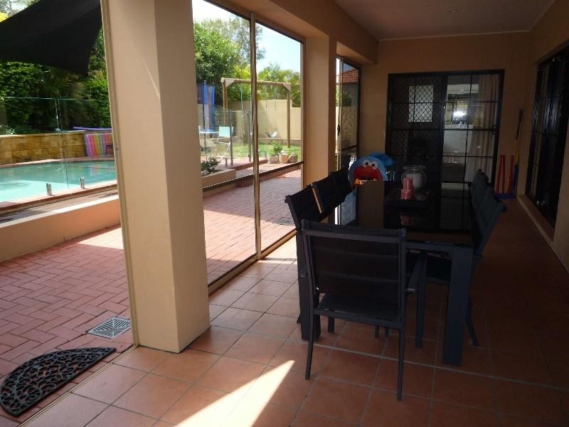 17 Nottinghill Gate Drive, Arundel QLD 4214