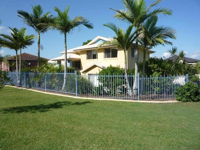8 O’Brien Court, Arundel QLD 4214