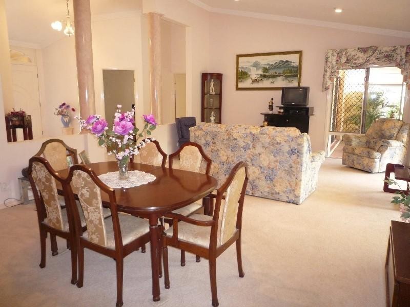 37 Chichester Drive, Arundel QLD 4214