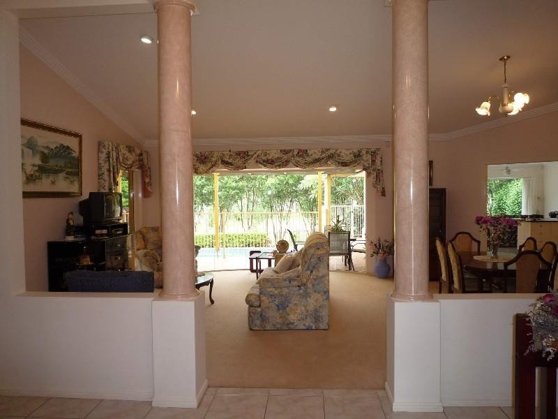 37 Chichester Drive, Arundel QLD 4214