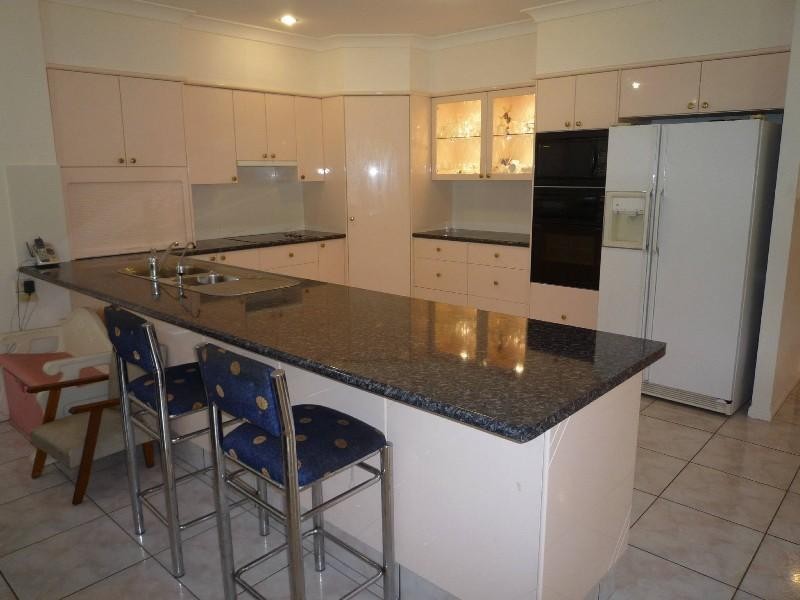 37 Chichester Drive, Arundel QLD 4214