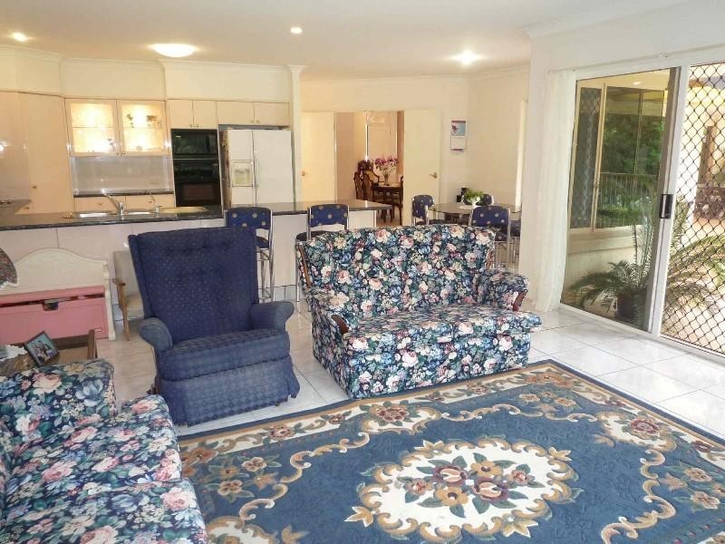 37 Chichester Drive, Arundel QLD 4214