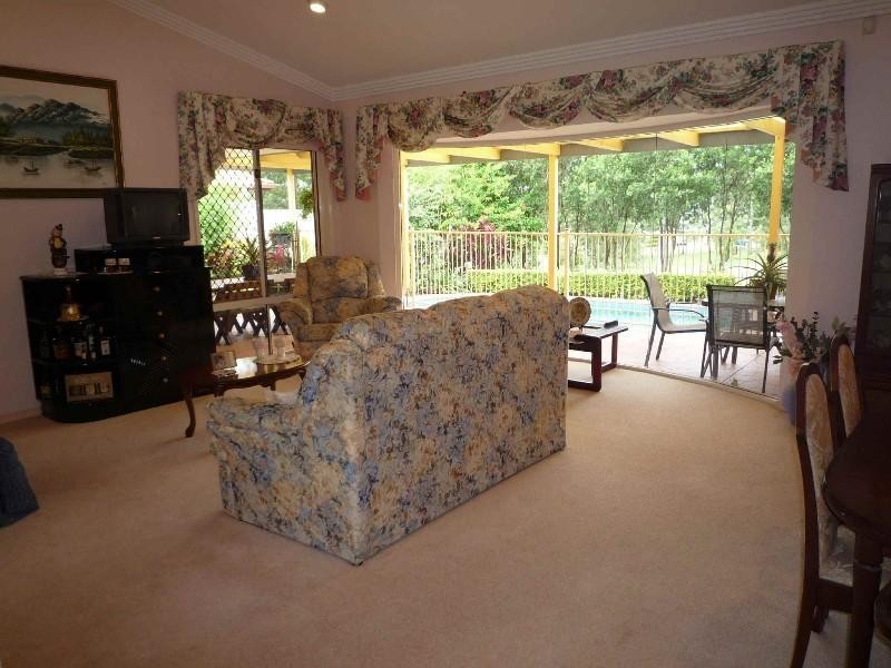 37 Chichester Drive, Arundel QLD 4214