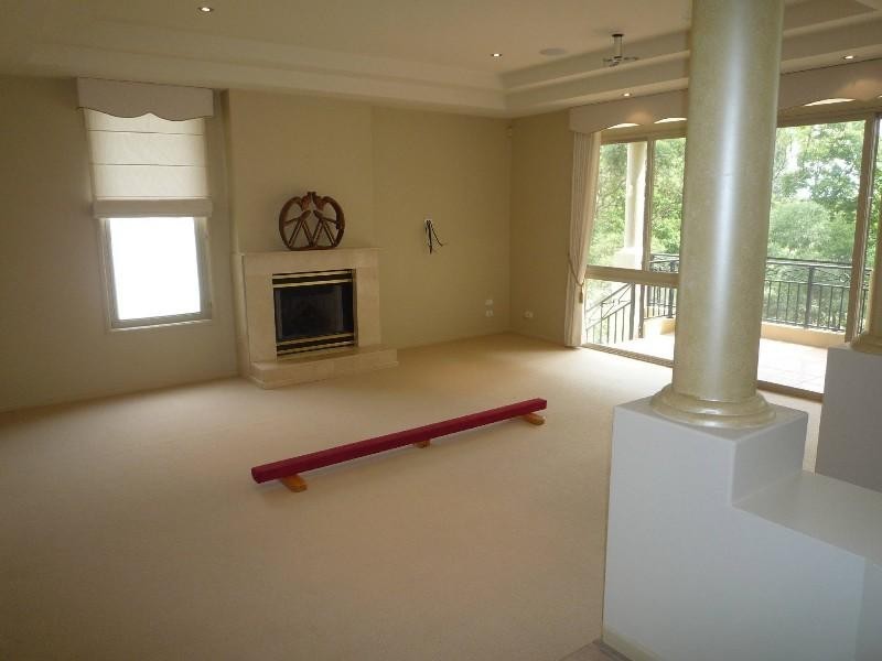 24 Jarvis Place, Arundel QLD 4214