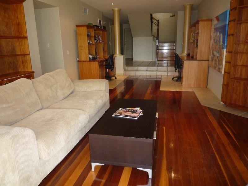 24 Jarvis Place, Arundel QLD 4214