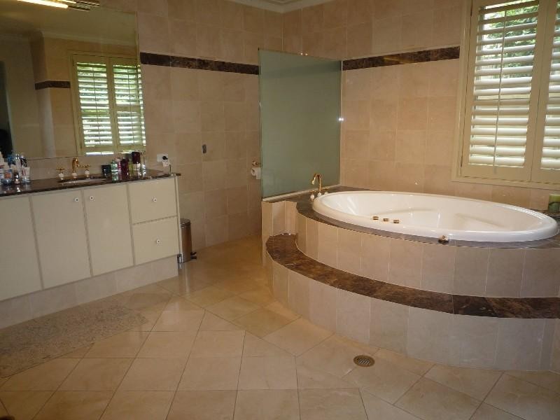 24 Jarvis Place, Arundel QLD 4214