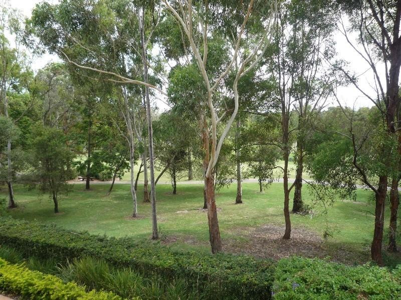 24 Jarvis Place, Arundel QLD 4214