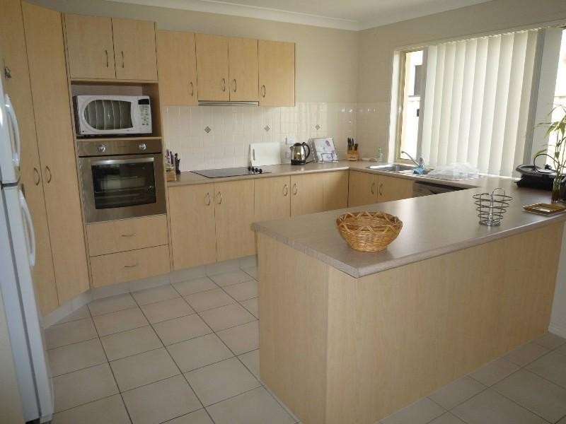 27 Golden Bear Drive, Arundel QLD 4214