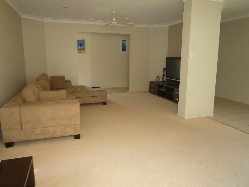 27 Golden Bear Drive, Arundel QLD 4214