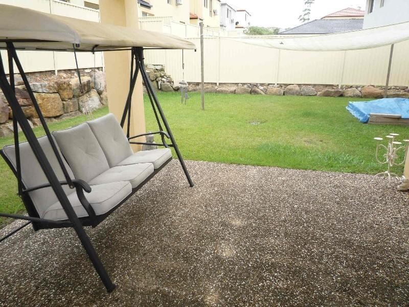 27 Golden Bear Drive, Arundel QLD 4214