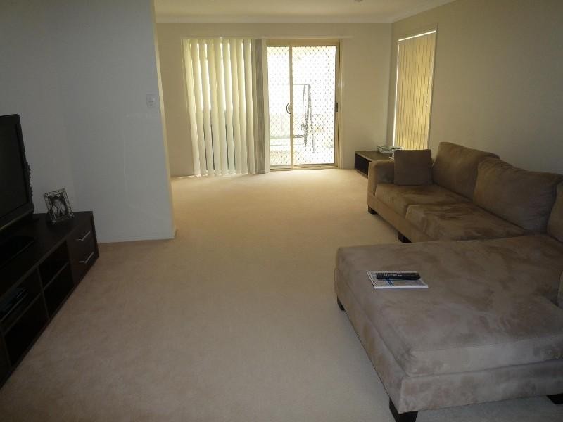 27 Golden Bear Drive, Arundel QLD 4214