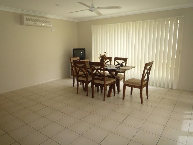 27 Golden Bear Drive, Arundel QLD 4214