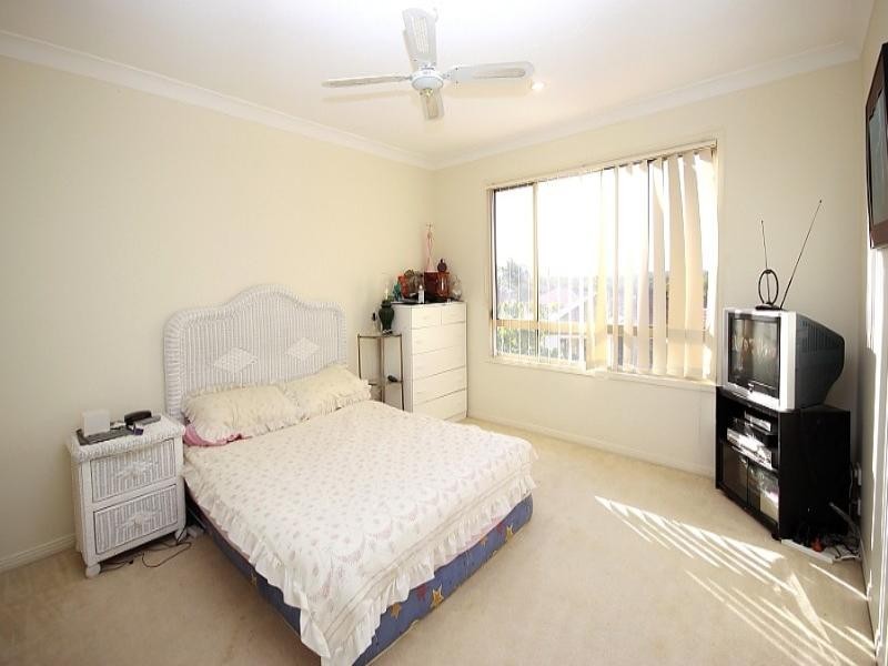 9 Respall Way, Arundel QLD 4214