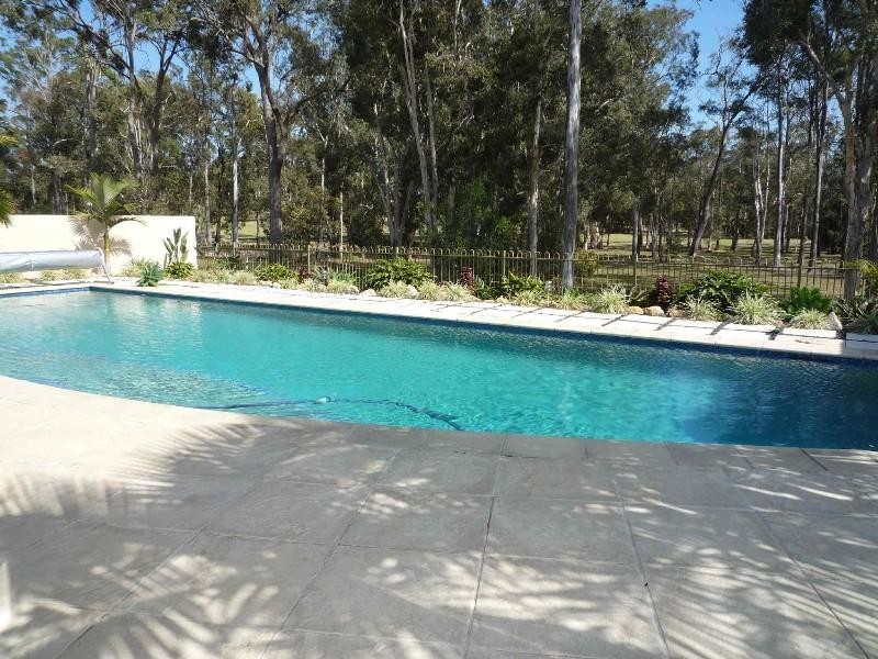 7 Blackfen Court, Arundel QLD 4214