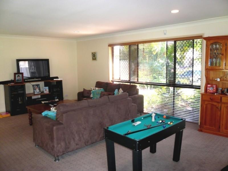12 Tee Trees Blvde, Arundel QLD 4214