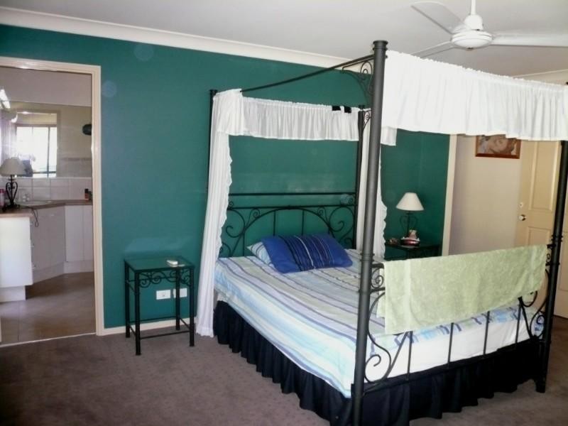 12 Tee Trees Blvde, Arundel QLD 4214