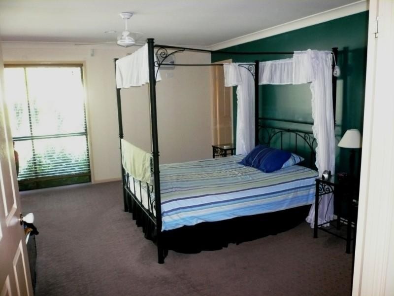 12 Tee Trees Blvde, Arundel QLD 4214
