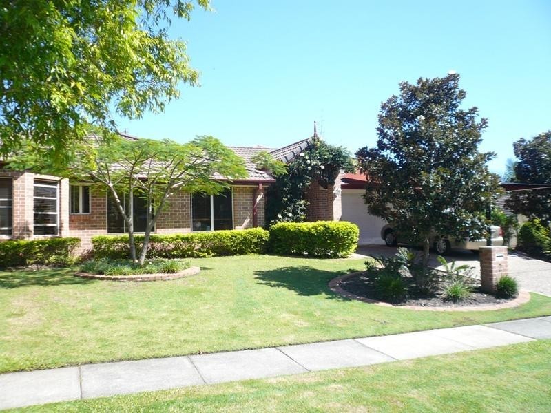 2 Tee Trees Blvde, Arundel QLD 4214