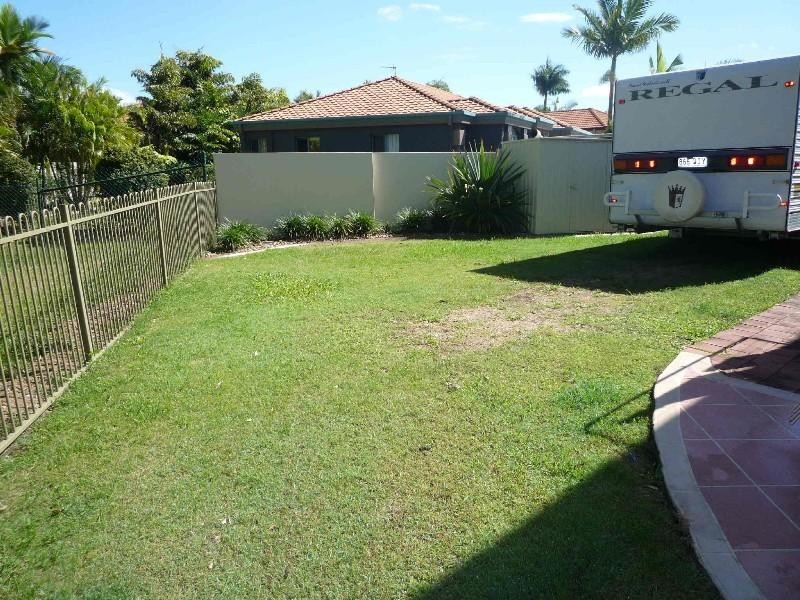 18 Herington Close, Arundel QLD 4214
