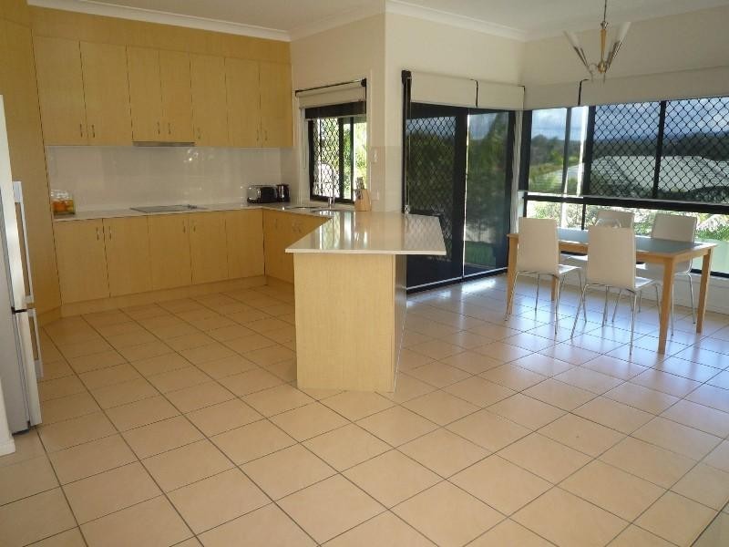 10 Orpington Court, Arundel QLD 4214