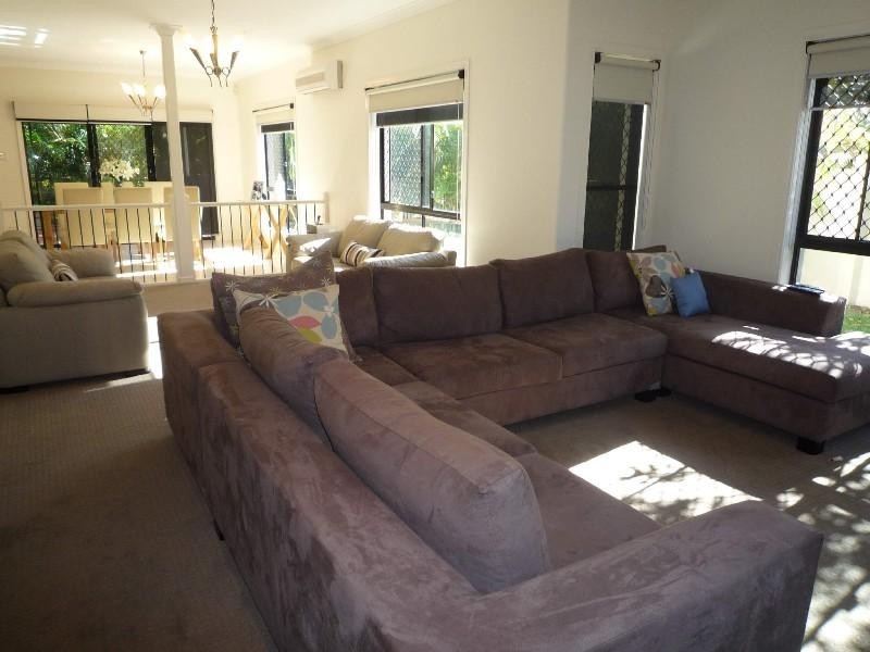 10 Orpington Court, Arundel QLD 4214