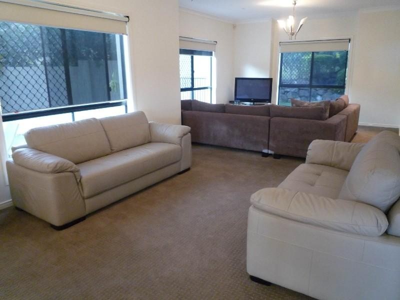 10 Orpington Court, Arundel QLD 4214