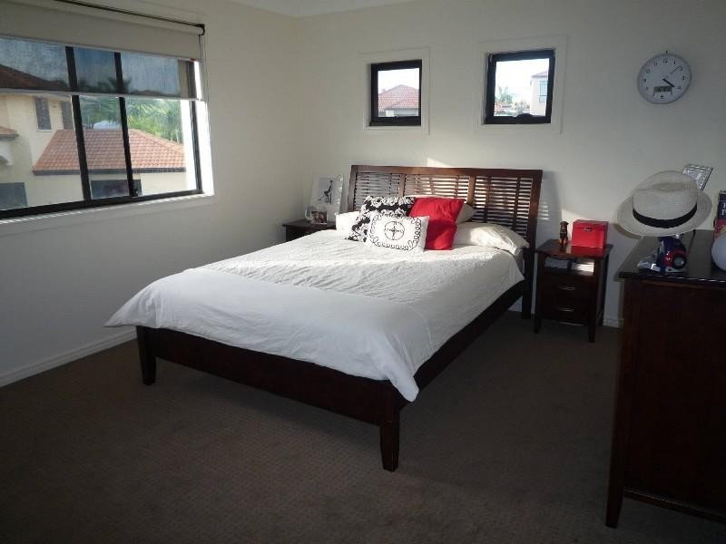 10 Orpington Court, Arundel QLD 4214