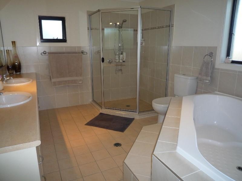 10 Orpington Court, Arundel QLD 4214