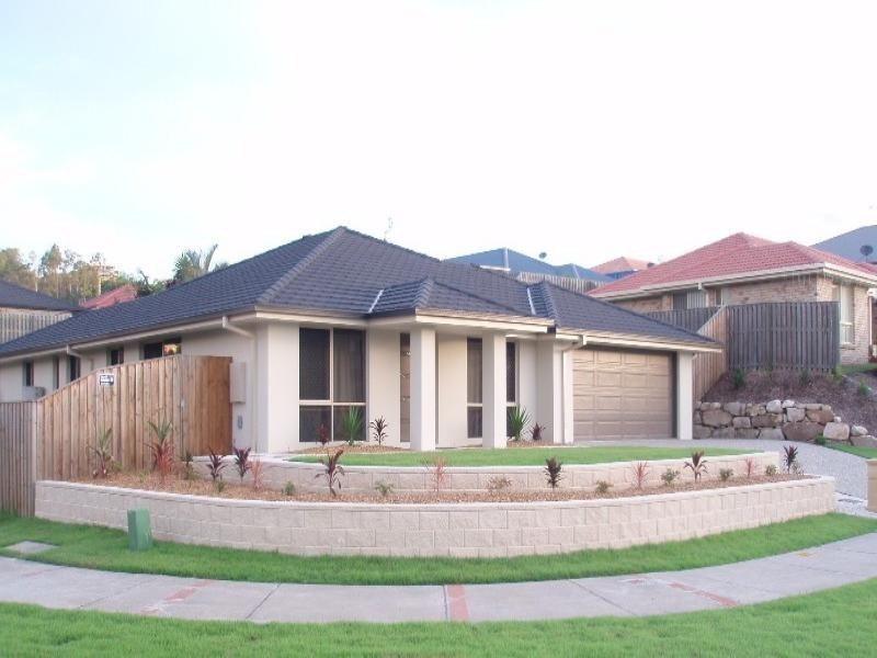 2 Tuggeranong Avenue, Pacific Pines QLD 4211